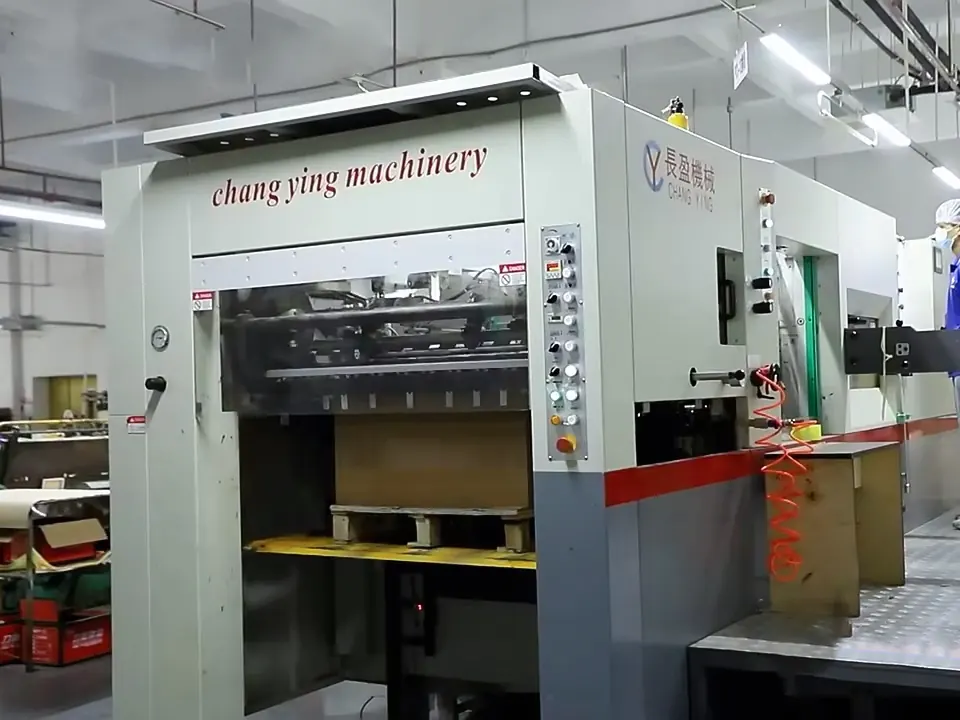 Automatic die-cutting machine cutting printed paperboard sheets